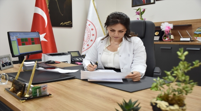 Ahıska Türkü kadın doktor, gönüllü olarak kaldığı Hakkari'de başhekimliğe yükseldi