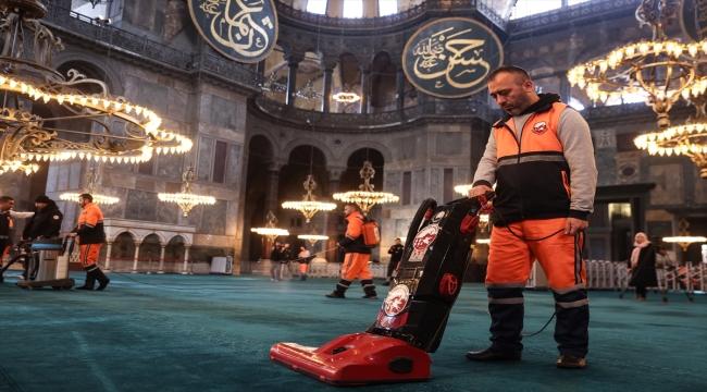 Ayasofya-i Kebir Cami-i Şerifi'nde ramazan temizliği yapıldı 