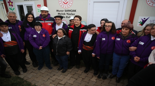 Bakan Yanık, Malatya'da Beydağı Geçici Barınma Merkezi'nde konuştu