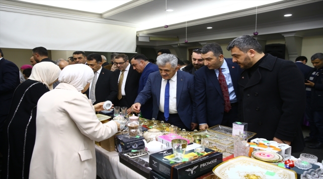 Bakü'de Türkiye'deki depremzedeler için kermes düzenlendi