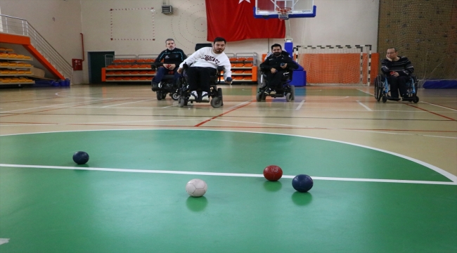 Boccia ile sosyalleşen "özel sporcular" şampiyonalara hazırlanıyor