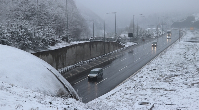 Bolu Dağı'nda kar etkili oluyor