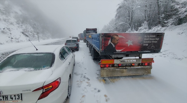 Bolu Dağı'nda kar yağışı etkisini artırdı