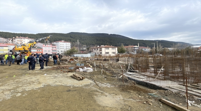 Bolu Gerede'de fay hattı üzerinde olduğu belirlenen yapıların yıkım işlemleri sürüyor