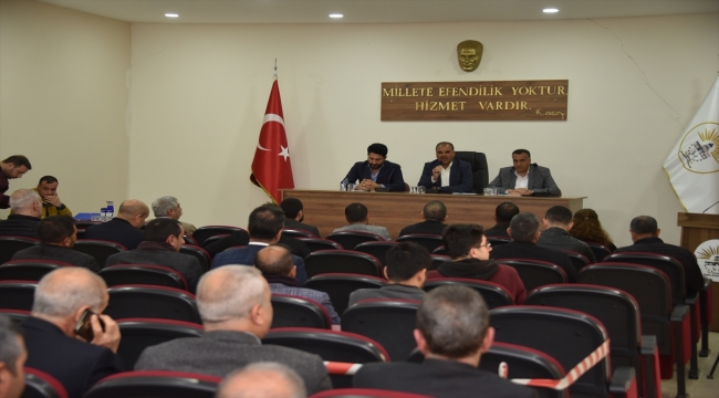 Depremde binası hasar gören Siverek Belediyesi, meclis toplantısını konferans salonunda yaptı