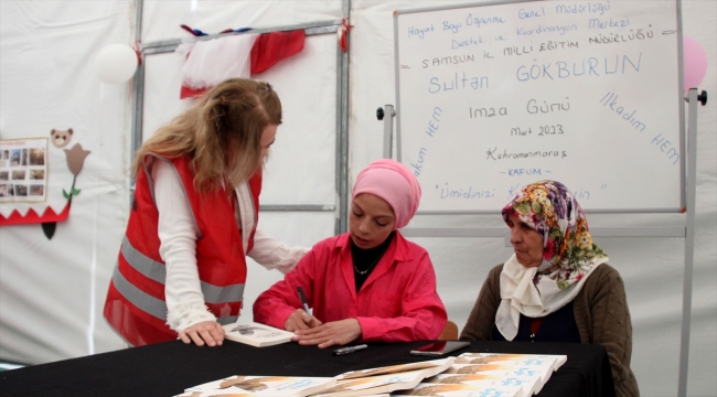 Depremzede genç yazar için çadır kentte imza günü düzenlendi