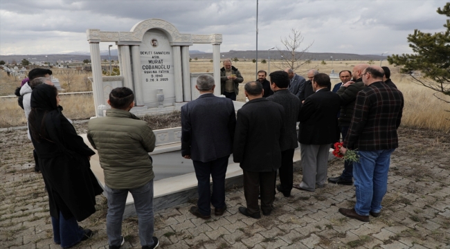 Devlet sanatçısı Murat Çobanoğlu, vefatının 18. yılında Kars'taki mezarı başında anıldı