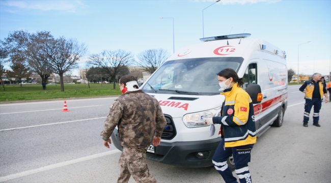 Eskişehir'de uygulama noktasındaki kazada 5'i polis 6 kişi yaralandı