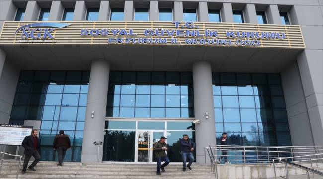 EYT'liler Erzurum ve Ardahan'daki SGK il müdürlüklerinde yoğunluk oluşturdu