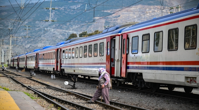 Hayatı boyunca binmediği tren depremden sonra evi oldu