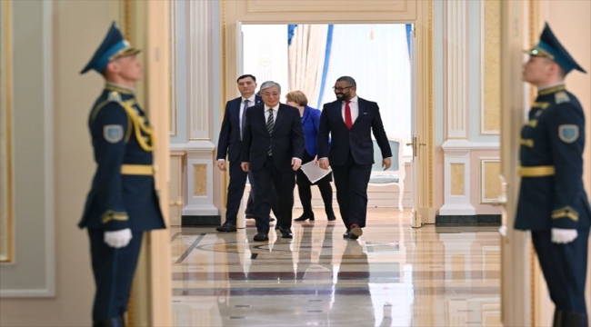 İngiltere, petrol ihracatında alternatif yollar bulması için Kazakistan'a yardıma hazır