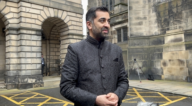 İskoçya'nın yeni Başbakanı Hamza Yusuf, yemin ederek görevine başladı