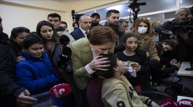 İYİ Parti Genel Başkanı Akşener, Ankara'ya gelen depremzedeleri ziyaret etti