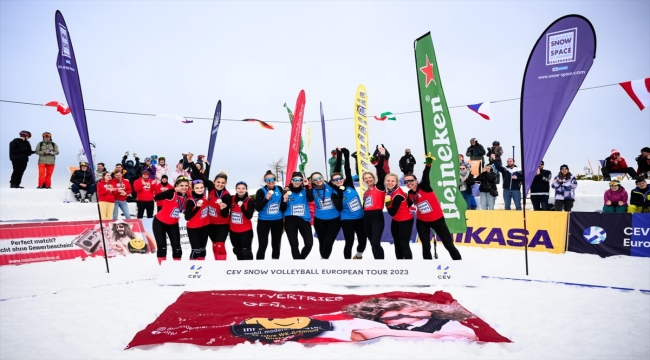 Kadın Kar Voleybolu Milli Takımı, Wagrain Etabı'nda şampiyon oldu