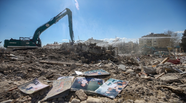 Kahramanmaraş'ta depremlerin izlerinin silinmesi için devlet millet işbirliğiyle çalışmalar sürüyor