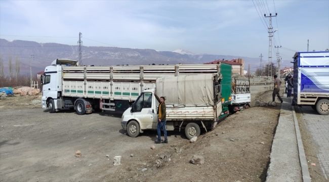 Karslı besicilerden depremzedelere 300 küçükbaş ve 4 büyükbaş hayvan bağışı