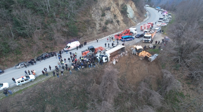Kastamonu'da devrilen kamyonun sürücüsü öldü