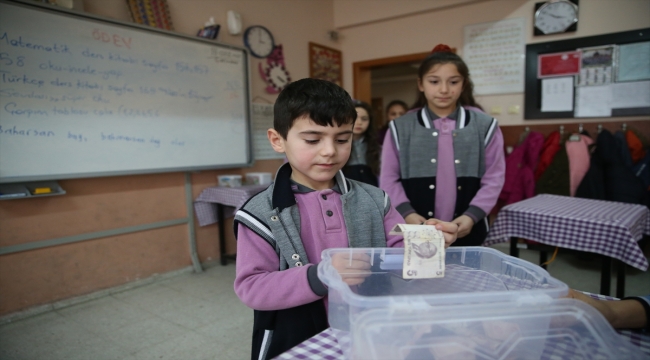 Kastamonu'da ilkokul ve ortaokul öğrencileri depremzedeler için yardım topladı