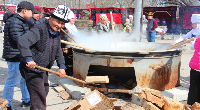 Kırgızistan'da Nevruz Bayramı tatlısı pişirilmeye başlandı