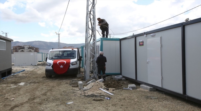 Kocaeli Büyükşehir Belediyesi Hatay'da konteyner kent inşa çalışmalarını sürdürüyor