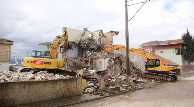 Kocaeli'de yapı stoku riskli mahallede yıkım çalışmalarına başlandı