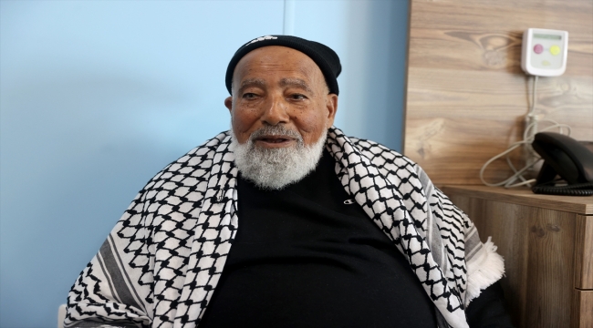 Özgürlüğüne kavuşan en yaşlı Filistinli tutuklu "hapis hayatının dava azmini kıramadığını" söyledi
