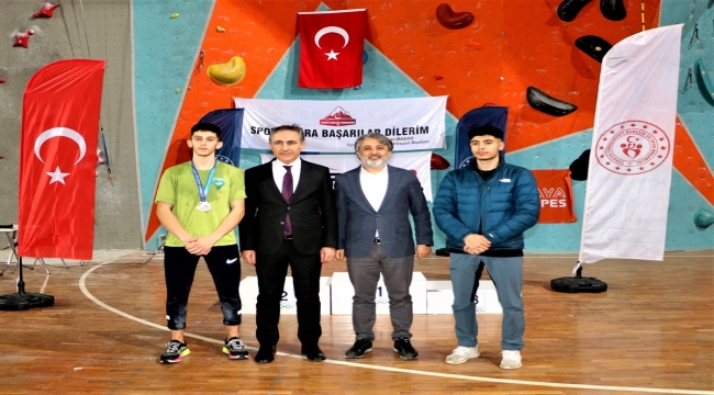 Spor tırmanış şampiyonasında rekor kıran sporcular, Türkiye'yi Polonya'da temsil edecek