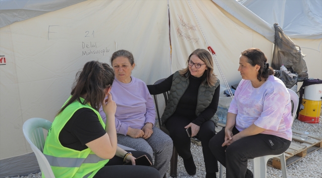 Türk Hukukçu Kadınlar Derneği Başkanı Süreyya Turan depremzede kadınları ziyaret etti