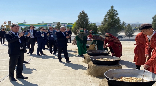 Türkmenistan'da seçimler kültürel etkinliklerle bayram havasında düzenleniyor