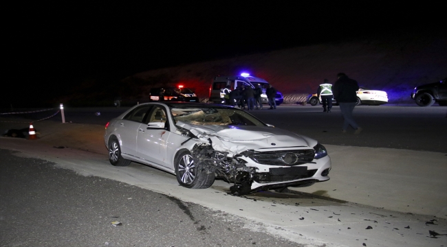 Uşak'ta otomobille çarpışan motosikletteki 2 kişi öldü