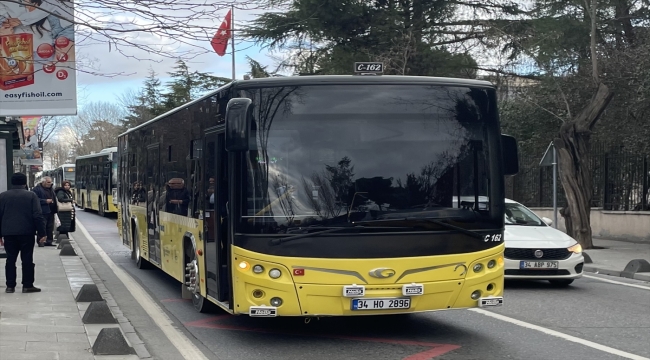 Üsküdar'da çarpışan iki İETT otobüsünde hasar oluştu