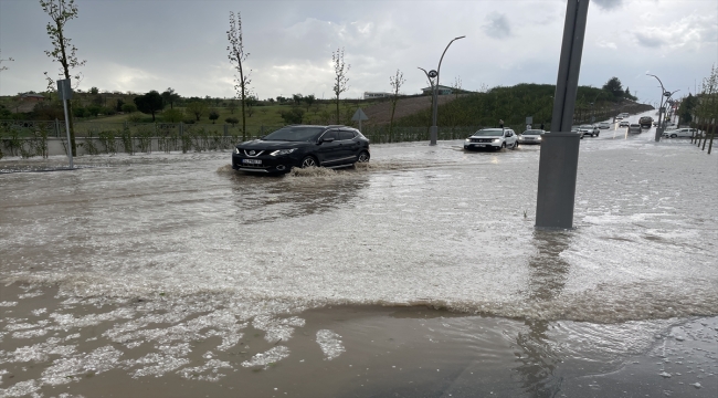 Adıyaman'da sağanak ve dolu etkili oldu