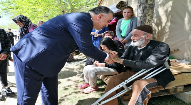Azerbaycan heyeti Kahramanmaraş'ta depremzedelerle bir araya geldi