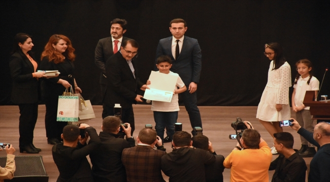 Bakan Dönmez, "Eskişehir En'lerini Ödüllendiriyor" töreninde konuştu