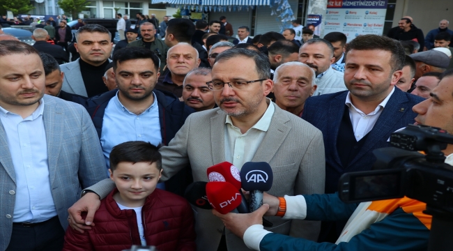 Bakan Kasapoğlu, İzmir'de vatandaşlarla bayramlaştı