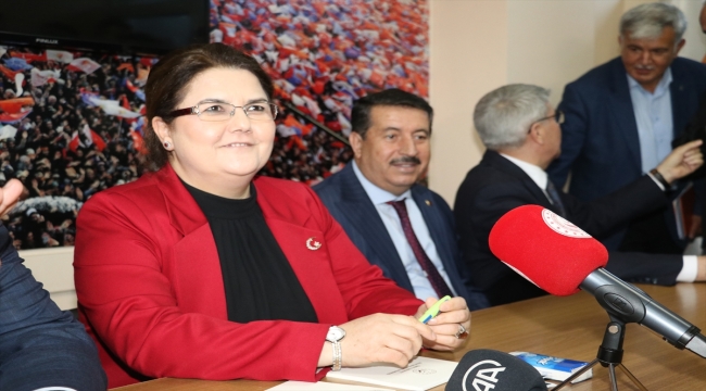 Bakan Yanık, Osmaniye'de AK Parti Kadirli İlçe Başkanlığı ziyaretinde konuştu