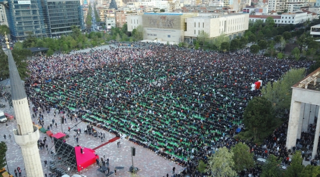 Batı Balkan ülkelerindeki Müslümanlar Ramazan Bayramı namazını kıldı