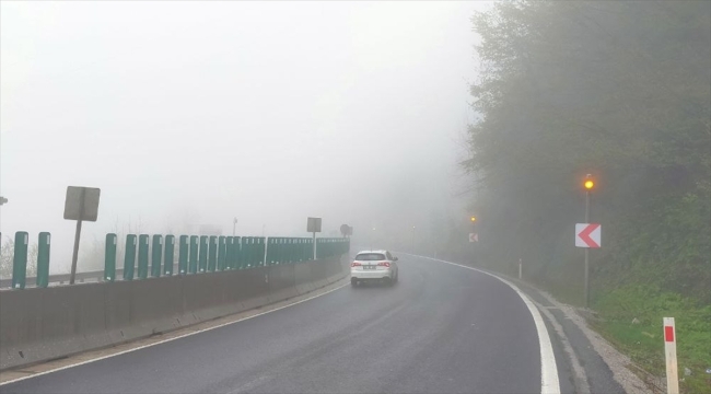 Bolu Dağı'nda sağanak ve sis etkili oluyor