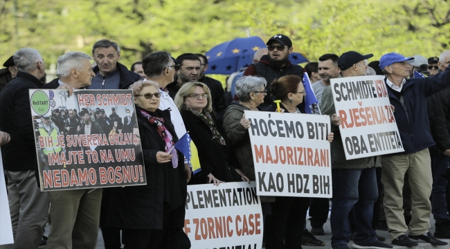 Bosna Hersek'te Yüksek Temsilci Schmidt aleyhine gösteri düzenlendi