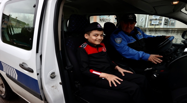 Düzce'de otizmli çocuğun polislik hayali bir günlüğüne gerçeğe dönüştü