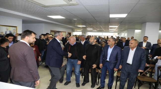 Eski Adalet Bakanı Abdulhamit Gül, Gaziantep'te aday tanıtım toplantısına katıldı