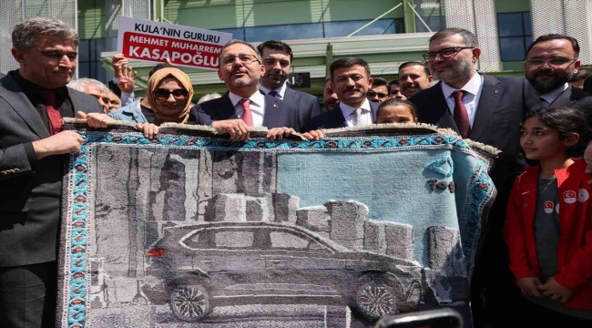 Gençlik ve Spor Bakanı Kasapoğlu İzmir'de karşılama töreninde konuştu