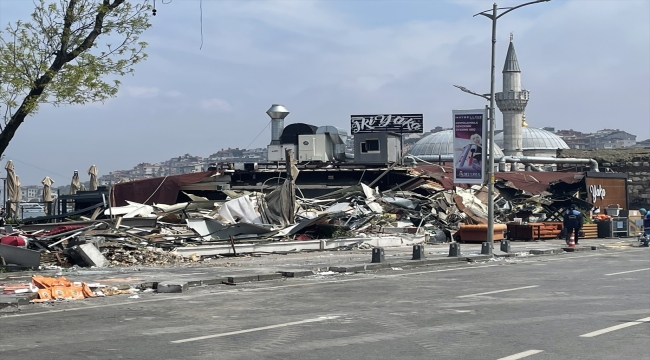 Üsküdar'da bir kafenin yıkımı sırasında gerginlik yaşandı