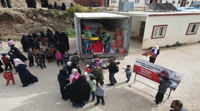 İdlib'de yetim çocuklara kışlık kıyafet yardımı
