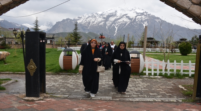 İranlı turizmciler Hakkari'yi gezdi 