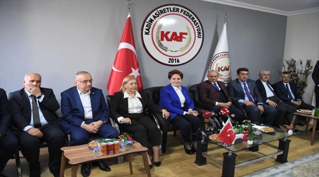 İYİ Parti Genel Başkanı Akşener, Van'da kanaat önderleriyle buluştu
