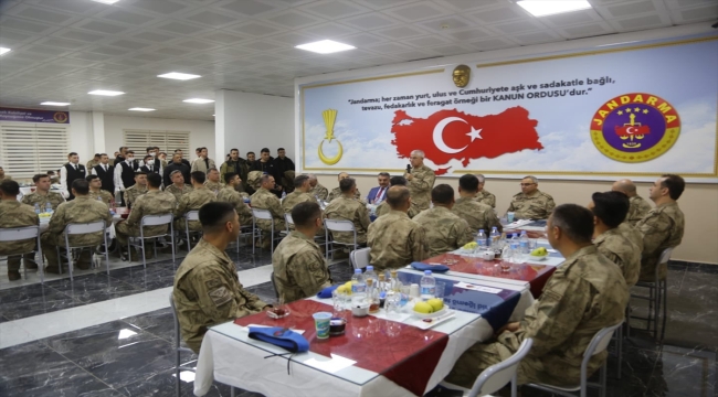Jandarma Genel Komutanı Orgeneral Çetin, Tunceli'de güvenlik güçleriyle iftar yaptı