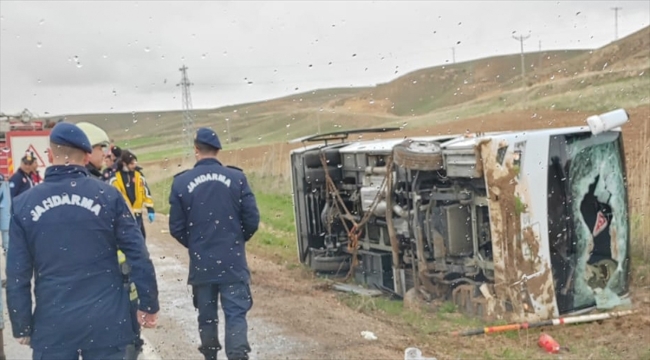 Kayseri'de devrilen cezaevi nakil aracındaki 1 mahkum öldü, 12 kişi yaralandı