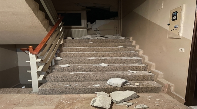 Kocaeli'de istinat duvarı çöktü, 4 apartman tahliye edildi