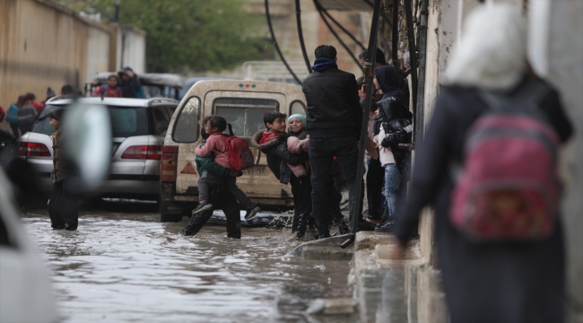 Suriye'nin kuzeyinde şiddetli yağış etkili oluyor
